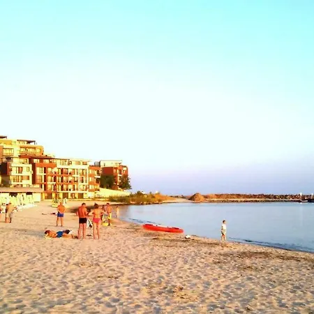 Chateau Del Marina Studio Apartment *
